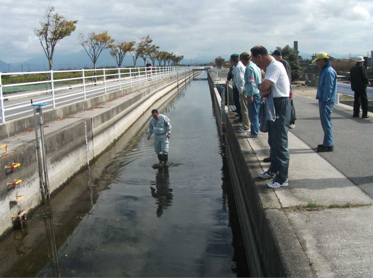 米川土地改良区による水路パトロール