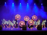文化公演団「桜道里（オードリー）」による文化行事での傘踊り公演披露