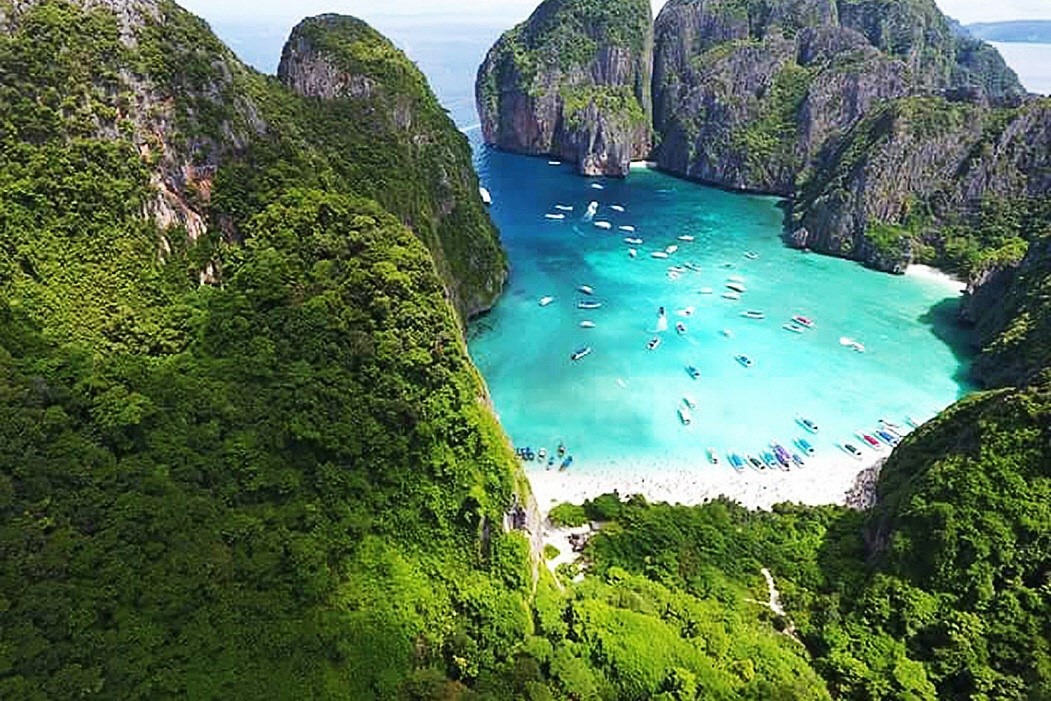 タイ南部の人気観光地マヤ湾の写真
