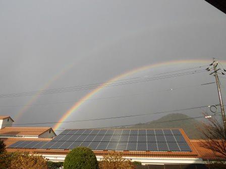 ２０１７年１２月２５日、クリスマス、皆成学園から見られた２重の虹です。