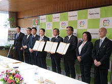 鳥取県生活協同組合との「とっとり共生の森」森林保全・管理協定調印式1