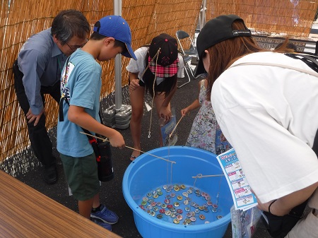 缶バッジ釣り