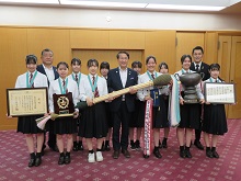 鳥取城北高等学校書道部からの第17回全国高等学校書道パフォーマンス選手権大会優勝報告会2