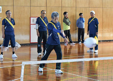 バウンスボールをプレーする様子