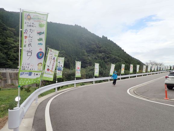 日野高校入り口の47都道府県ののぼり