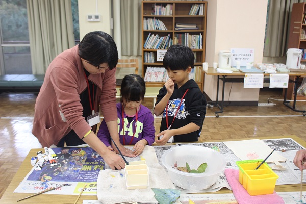 クラフトづくりの様子