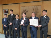 株式会社鳥取銀行からの鳥取県立美術館企業協賛金に対する感謝状贈呈式2