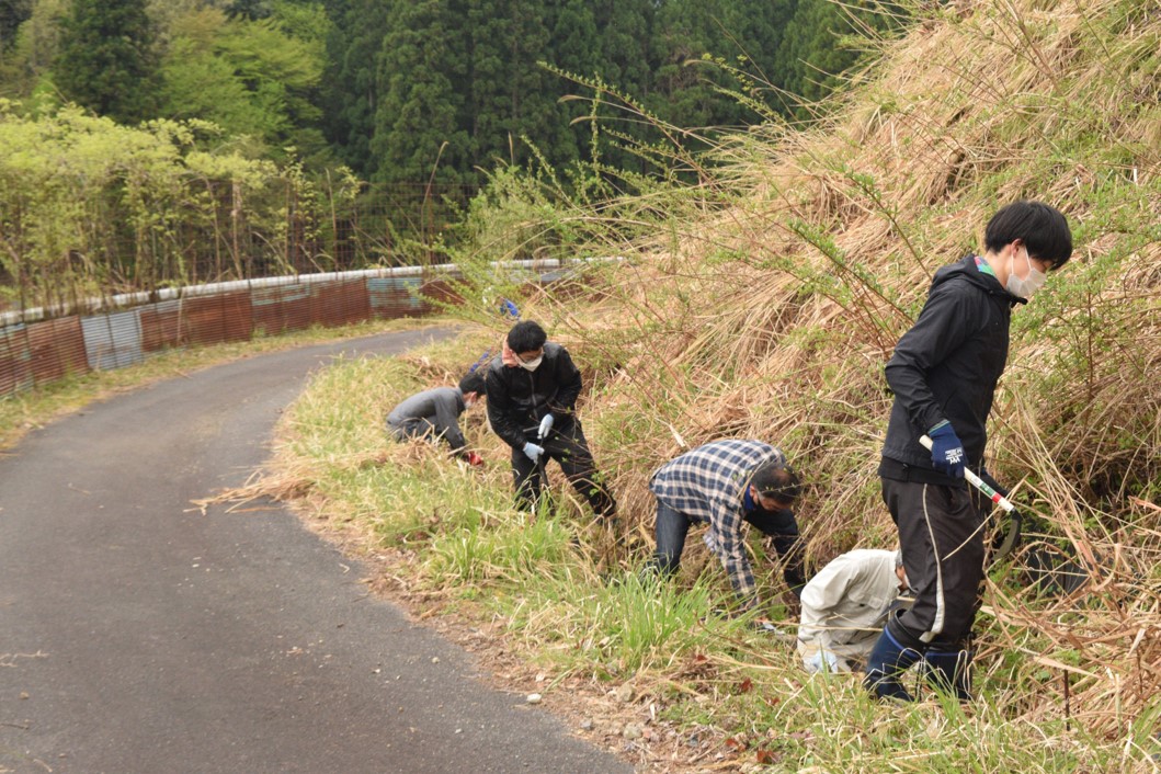 小船地区農道清掃活動の写真