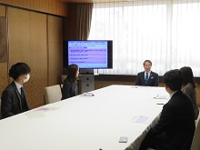 若手職員による県庁働き方改革緊急対策チーム中間報告会1