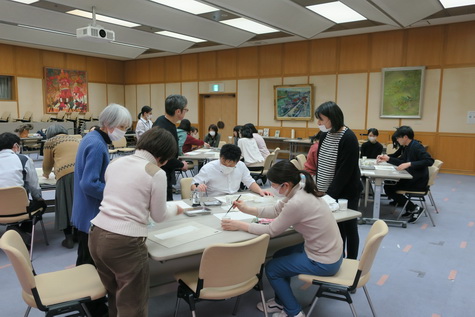 繕い、喰い裂き作りの実習風景