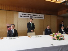 若者の県内就職・定着等に関する協定式2