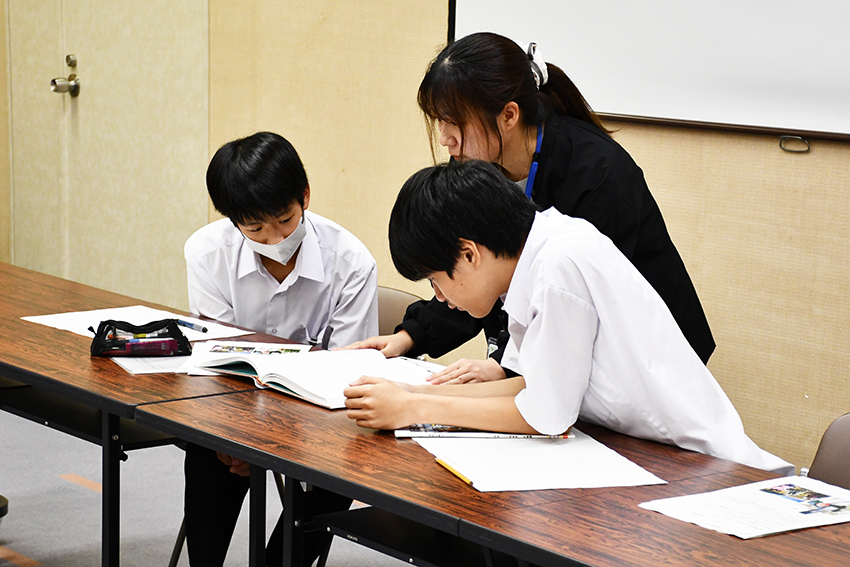 年表を作る様子