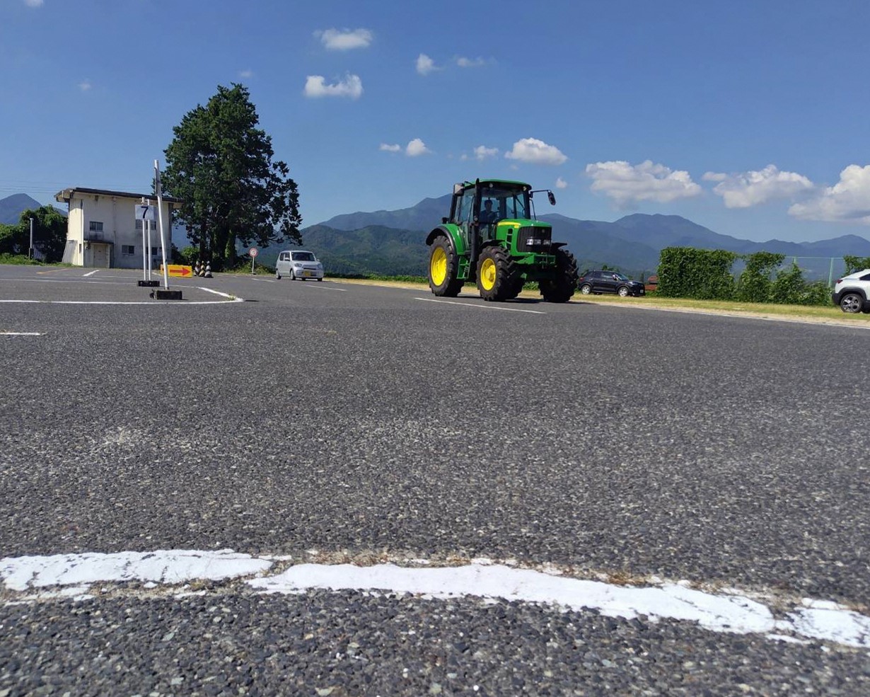 指定速度（15km/h）の直線走行の様子です。
