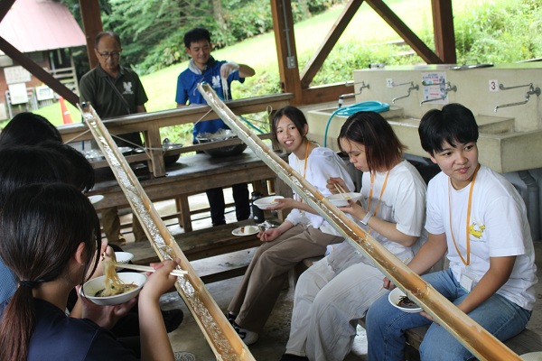昼食　流しそうめん
