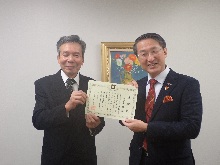 ふるさと納税の高額寄附者に対する感謝状贈呈式1