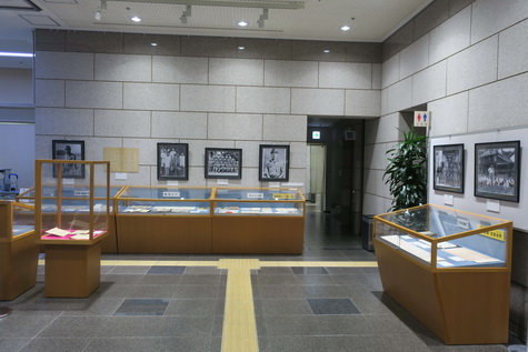 前期：館内の展示風景１（兵士と家族）
