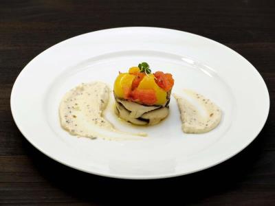 しいたけと挽き肉のセルクル詰め～味噌と粒マスタードのクリームソース仕立て～