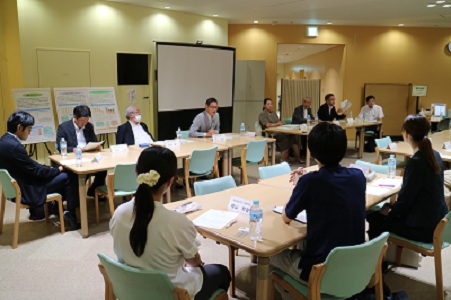 出前県議会の様子