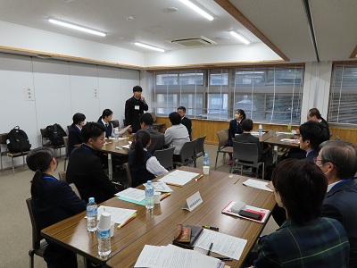 出前県議会の様子