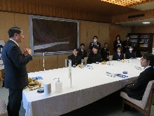 鳥取県立鳥取商業高等学校生徒からの「第4回高校生ビジネスプランコンテスト」グランプリ受賞報告会1