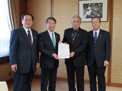 要望書手交の様子