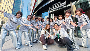 佐々木啓太さんとエイジレスダンスチームのメンバーの写真