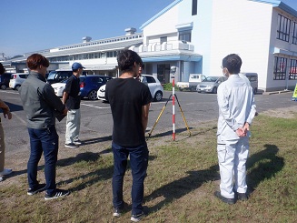 GNSS測量体験の様子