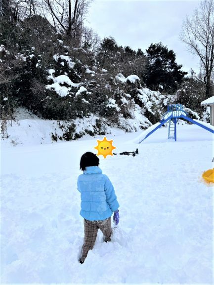 雪に寝転ぶ