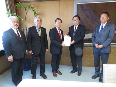 提言書手交時の様子