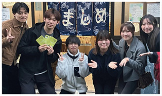 徳澤直利さんと永石晄也さんほかスタッフや参加者の写真