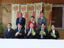 耕作放棄地の梨の葉を使ったスイーツ「ガレット・ド・ポワール」開発報告会2