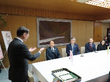 デフリンピック運営委員会への職員派遣に係る感謝状等贈呈式1