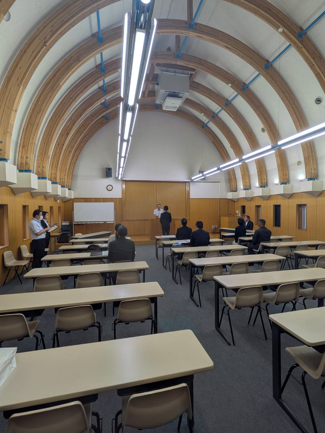 修了書授与の様子です。