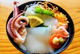 お食事処 あじろや（浦富海岸島めぐり遊覧船のりば内）の写真