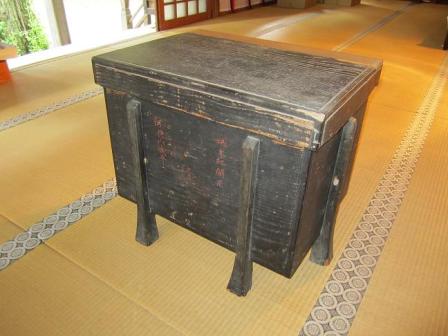 八幡神社所蔵が所蔵する唐櫃の写真