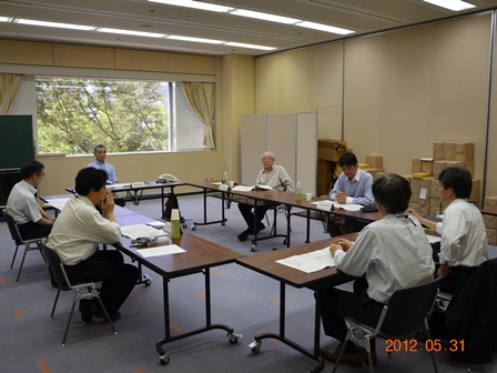 新鳥取県史編さん専門部会での協議の様子の写真
