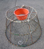 漁業で使われているリング付通常篭