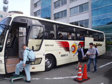 バスで出発！
