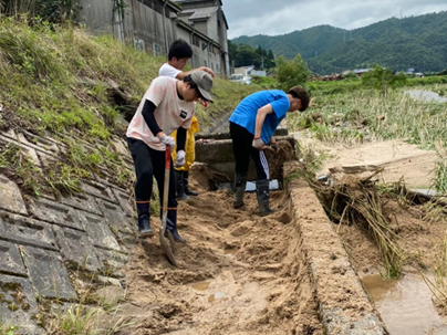 被災水路復旧（土砂撤去）の写真